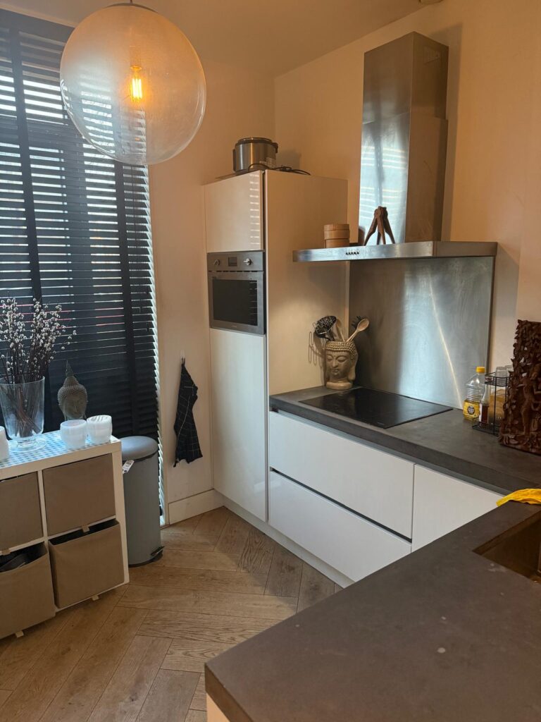 Kamer aan de Scheepsbouwweg in Amsterdam