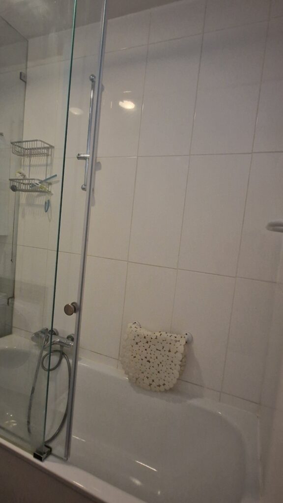 Kamer aan de Leksmondhof in Amsterdam