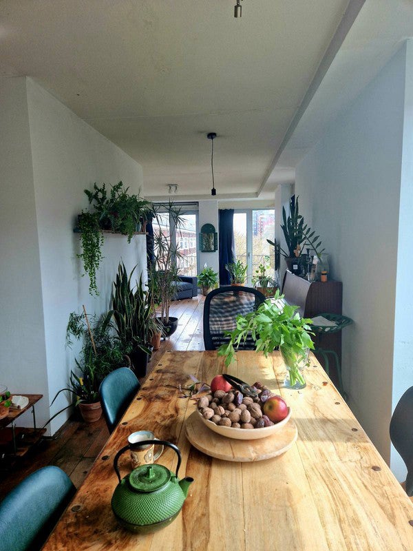 Appartement aan de Admiraal De Ruijterweg in Amsterdam (1056 GX)