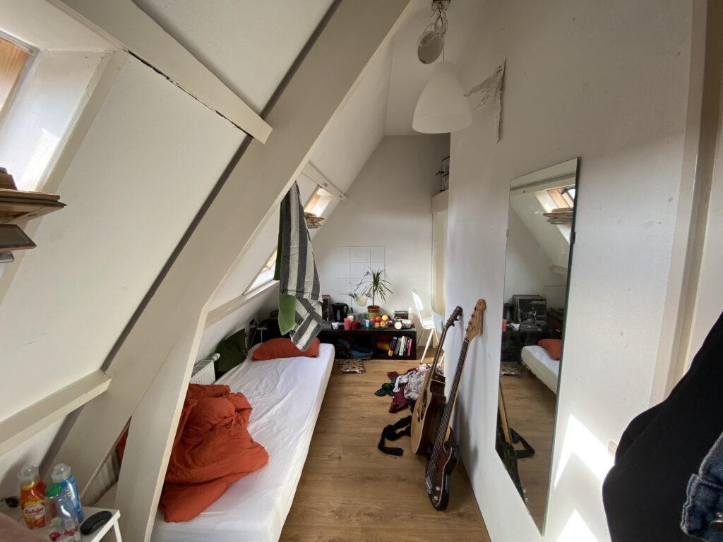 Kamer aan de Madoerastraat in Groningen