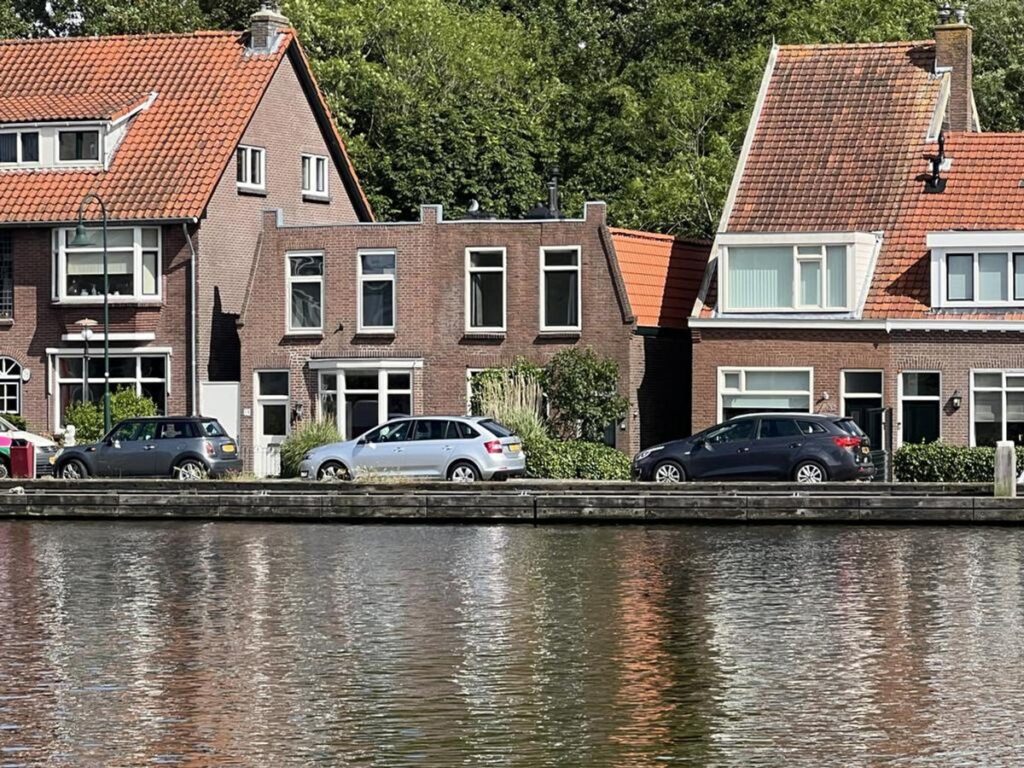 Woonhuis aan de Leidsekade in Leidschendam (2266 BJ)