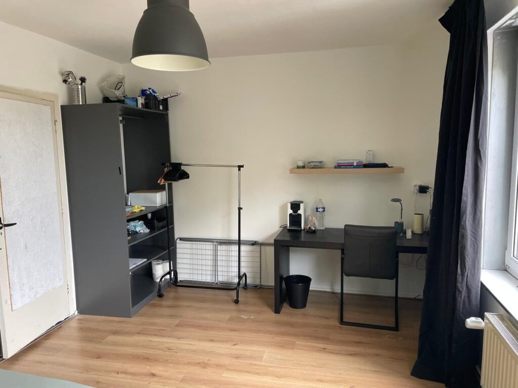 Kamer aan de Uiterdijksterweg in Leeuwarden