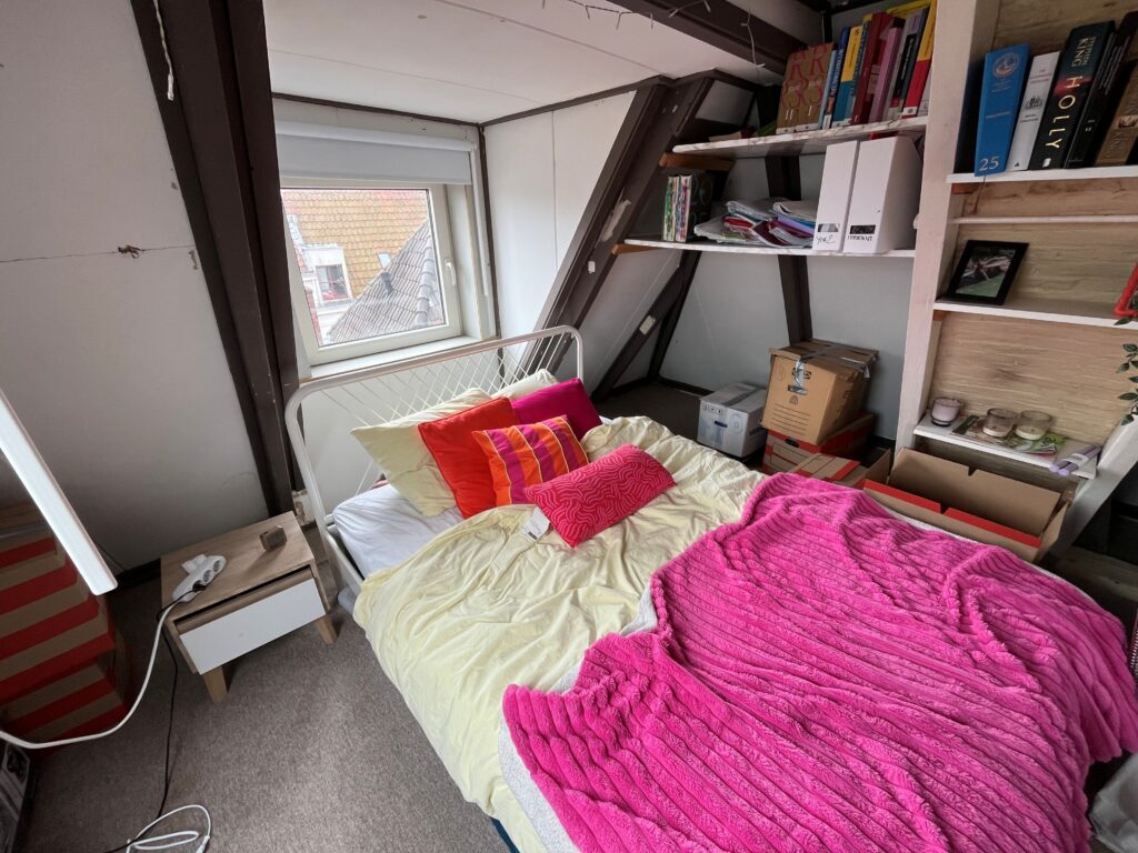 Kamer aan de Spilsluizen in Groningen
