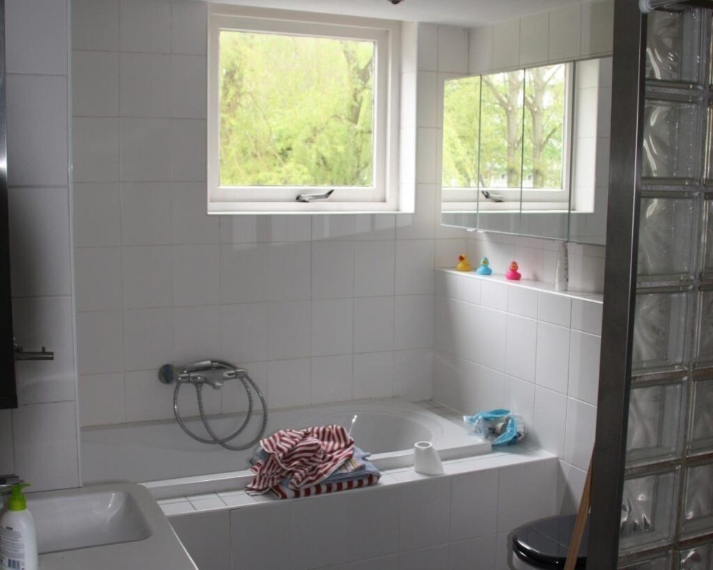 Kamer aan de Saturnuslaan in Groningen