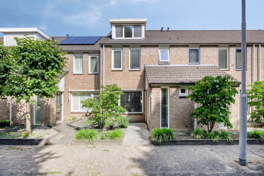 Woonhuis aan de Topaasring in Eindhoven (5629 GD)