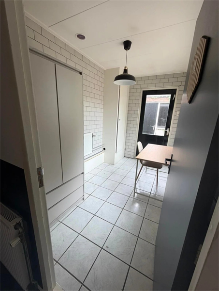 Kamer aan de Velveweg, 7533XK, Enschede in Enschede