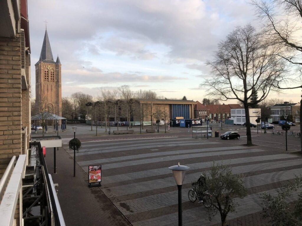 Appartement aan de Raadhuisplein in Son en Breugel (5691 AL)