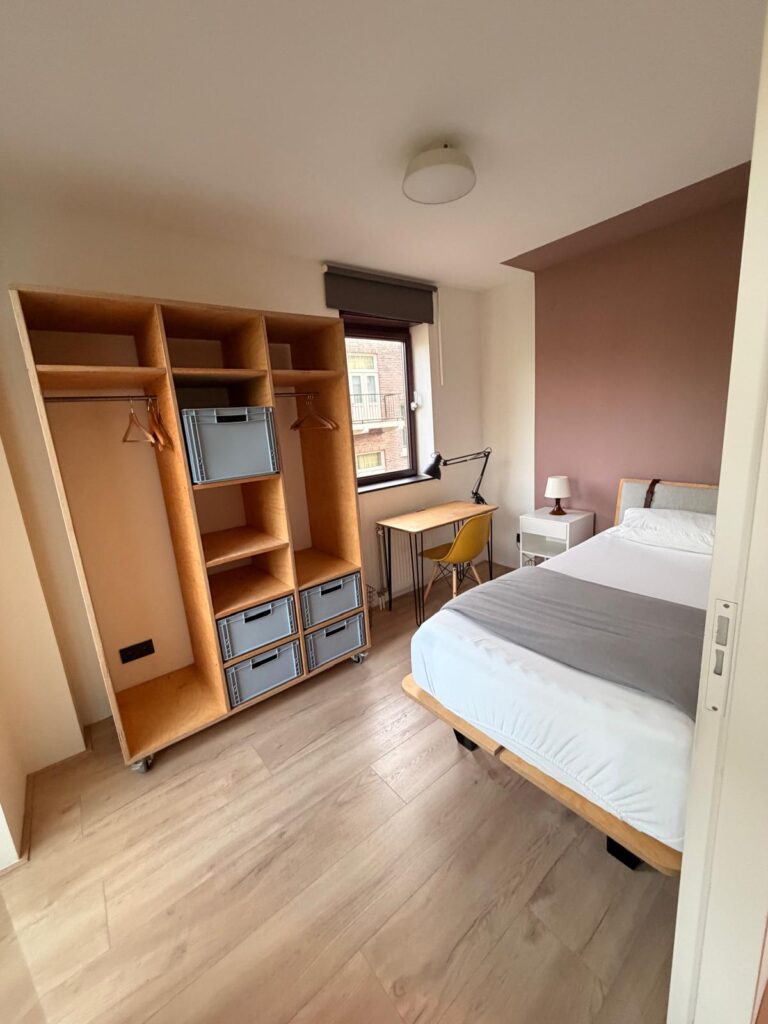 Kamer aan de Eisenhowerlaan in Den Haag (2517 KL)