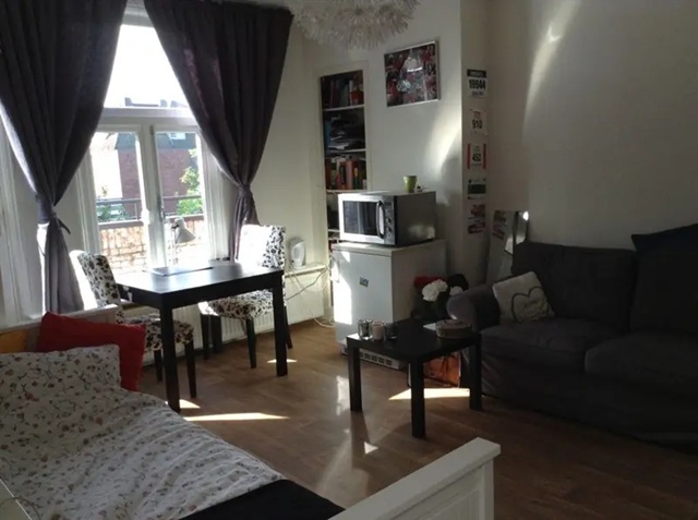 Kamer aan de Helper Oostsingel in Groningen