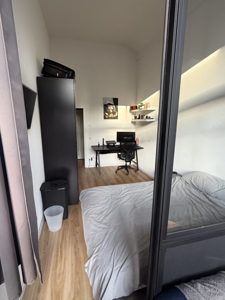 Kamer aan de Westzeedijk in Rotterdam