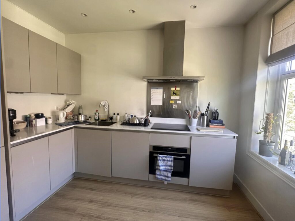 Kamer aan de Van Walbeeckstraat in Amsterdam