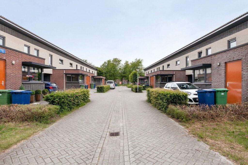 Woonhuis aan de Henry Moorestraat in Almere (1328 LT)