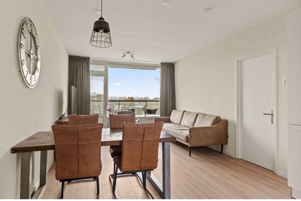 Kamer aan de Van Heuven Goedhartlaan in Amstelveen