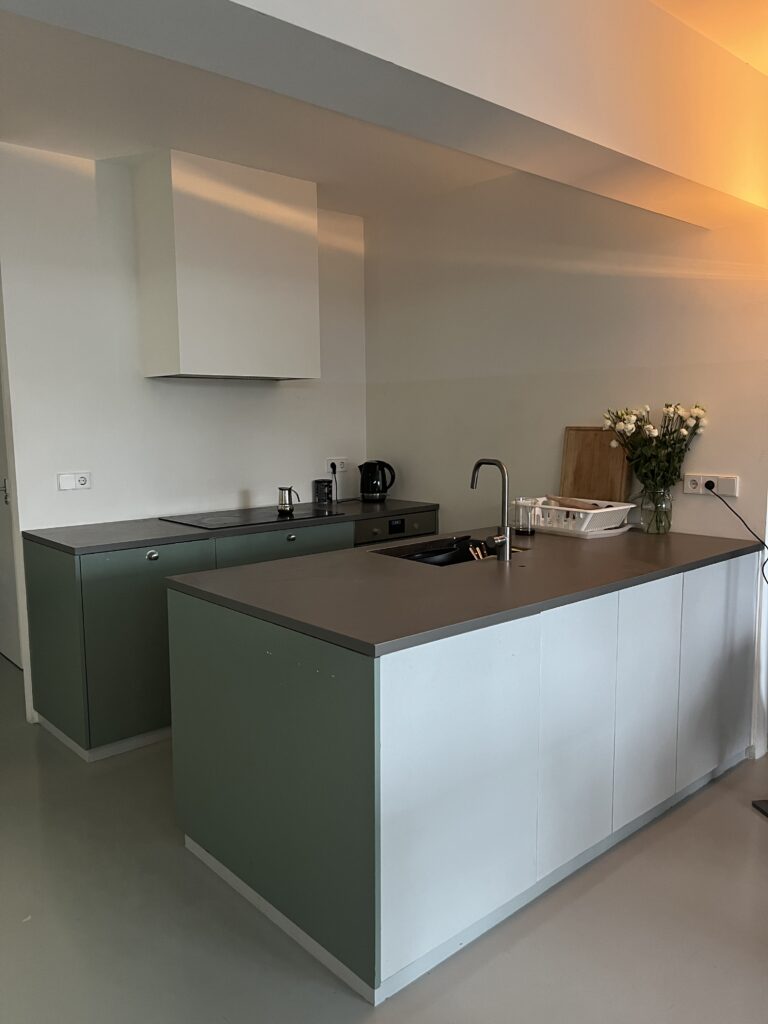 Kamer aan de Gouden Leeuw in Amsterdam (1103 KM)