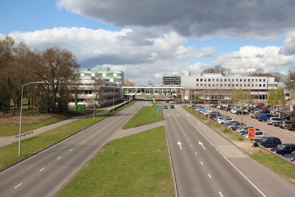 Huis huren in Emmen: de Hondsrugweg en het gemeentehuis in Emmen