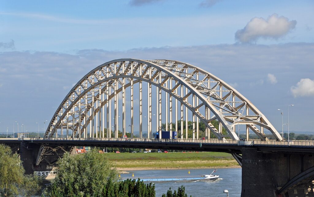 Huis huren in Nijmegen — de Waalbrug en de stad Nijmegen