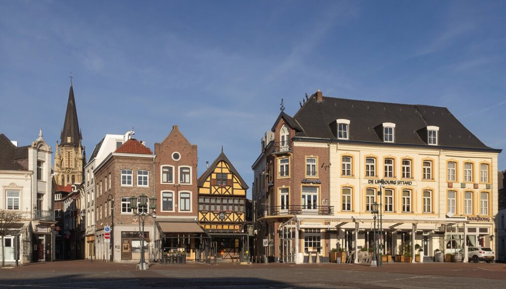 Huis huren in Sittard-Geleen: de Markt in Sittard met monumentale panden