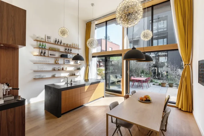 Appartement aan de Haparandaweg in Amsterdam (040311)